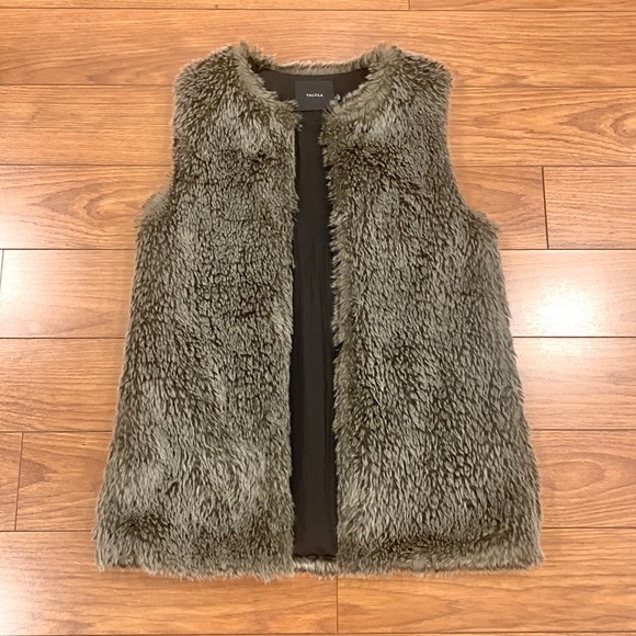 Aritzia Talula Faux Fur Vest Jacket - Picture 10 of 16